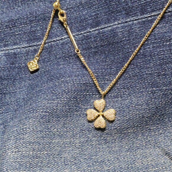 Kendra Scott Clover White Crystal Short Pendant Necklace in Gold - Picture 1 of 2